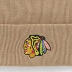 Detail loga na zimní čepici CHICAGO BLACKHAWKS ´47 BRAND HAYMAKER KH