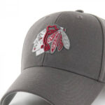 logo na kšiltovke CHICAGO BLACKHAWKS ´47 BRAND METALLIC SNAP GH
