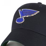 detail loga na kšiltovce ST. LOUIS BLUES ´47 BRAND MVP BRANSON NY