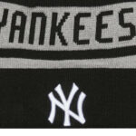 detail loga na zimní čepici NY YANKEES NEW ERA JAKE CUFF BEANIE BLACK/GREY